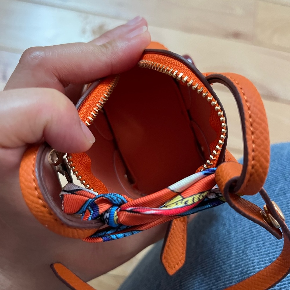 AirPod Mini keychain bag charm - Picture 4 of 5